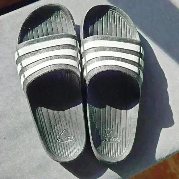 Adidas, black & white slides. Men's size 6 worn 3 times. - Picture 3 of 4